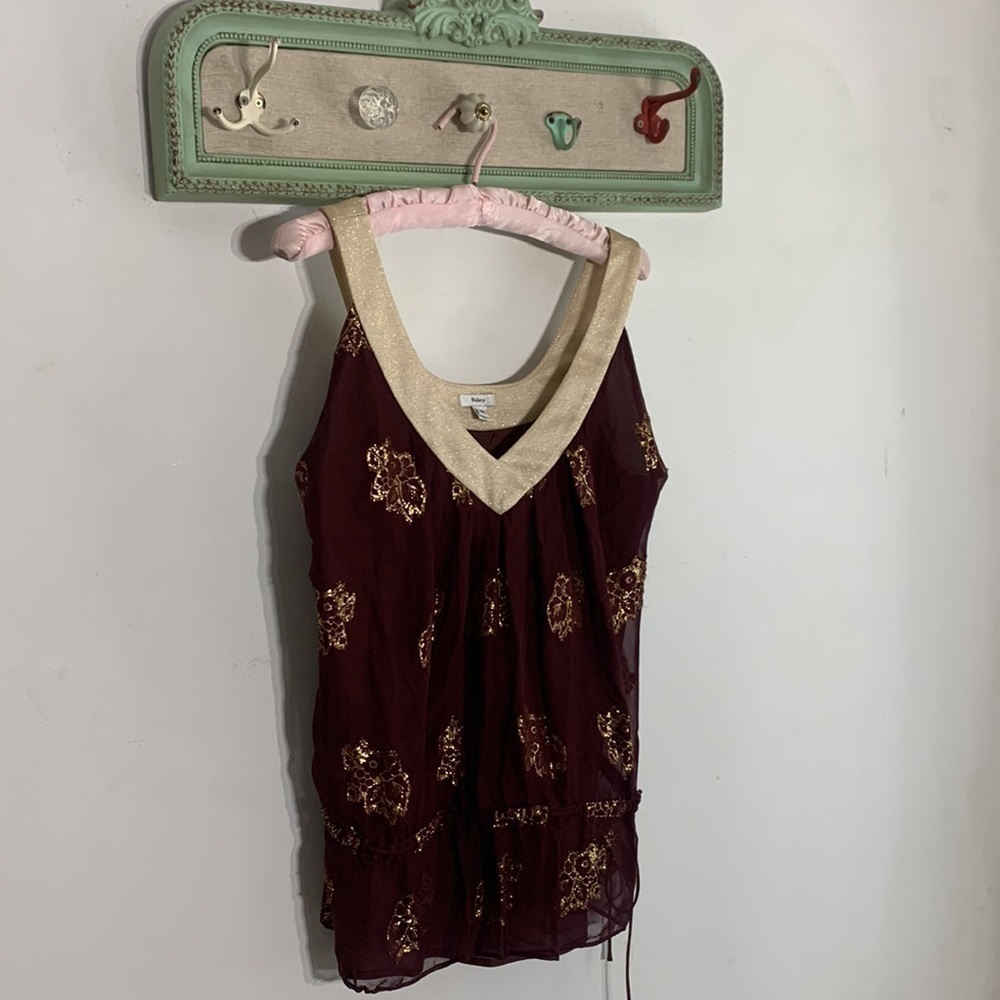 Foley Barney’s silk egg plant gold appliqué V-neck sleeveless tank top medium